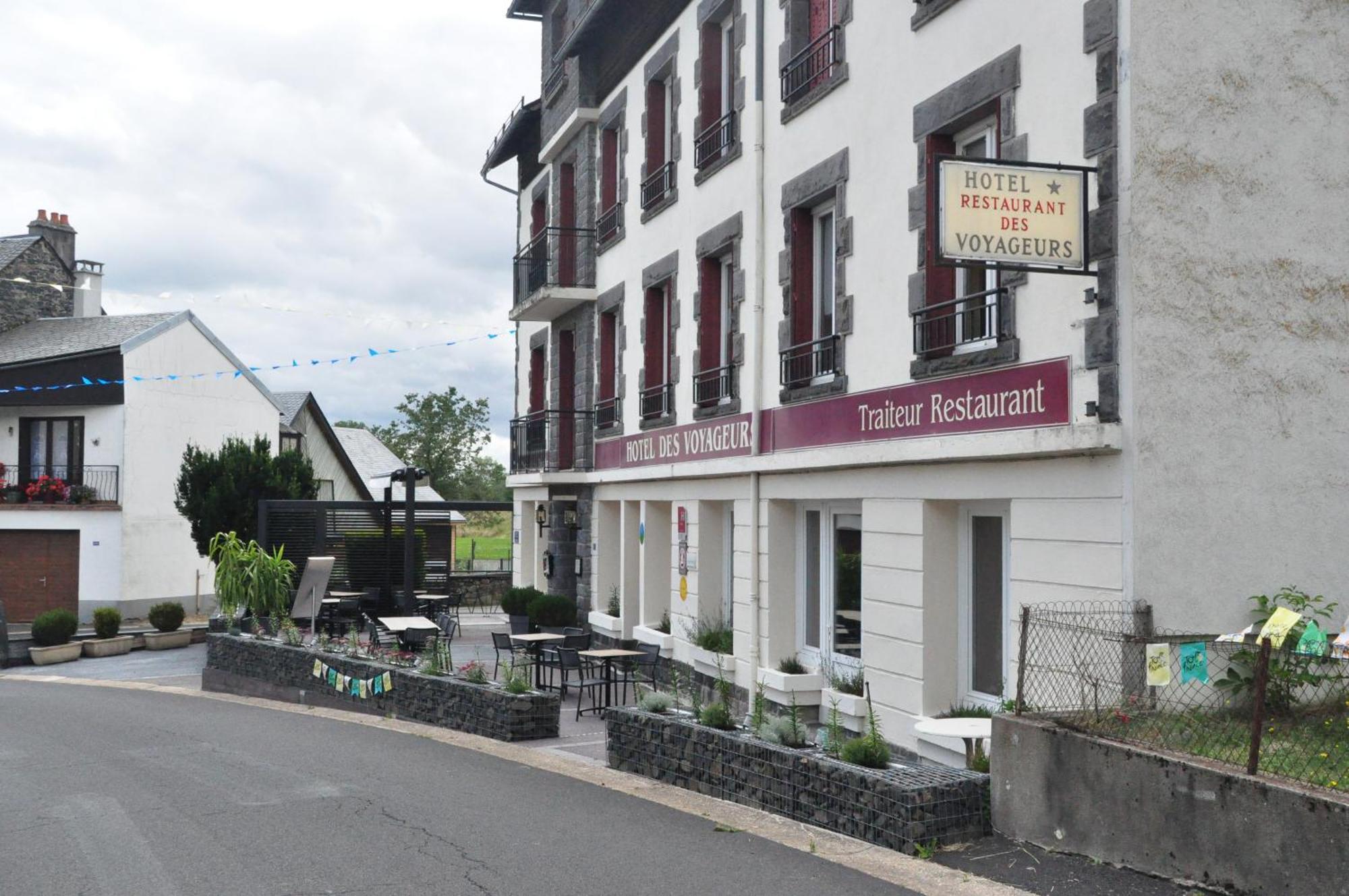 Hotel Des Voyageurs Bagnols  Exterior photo